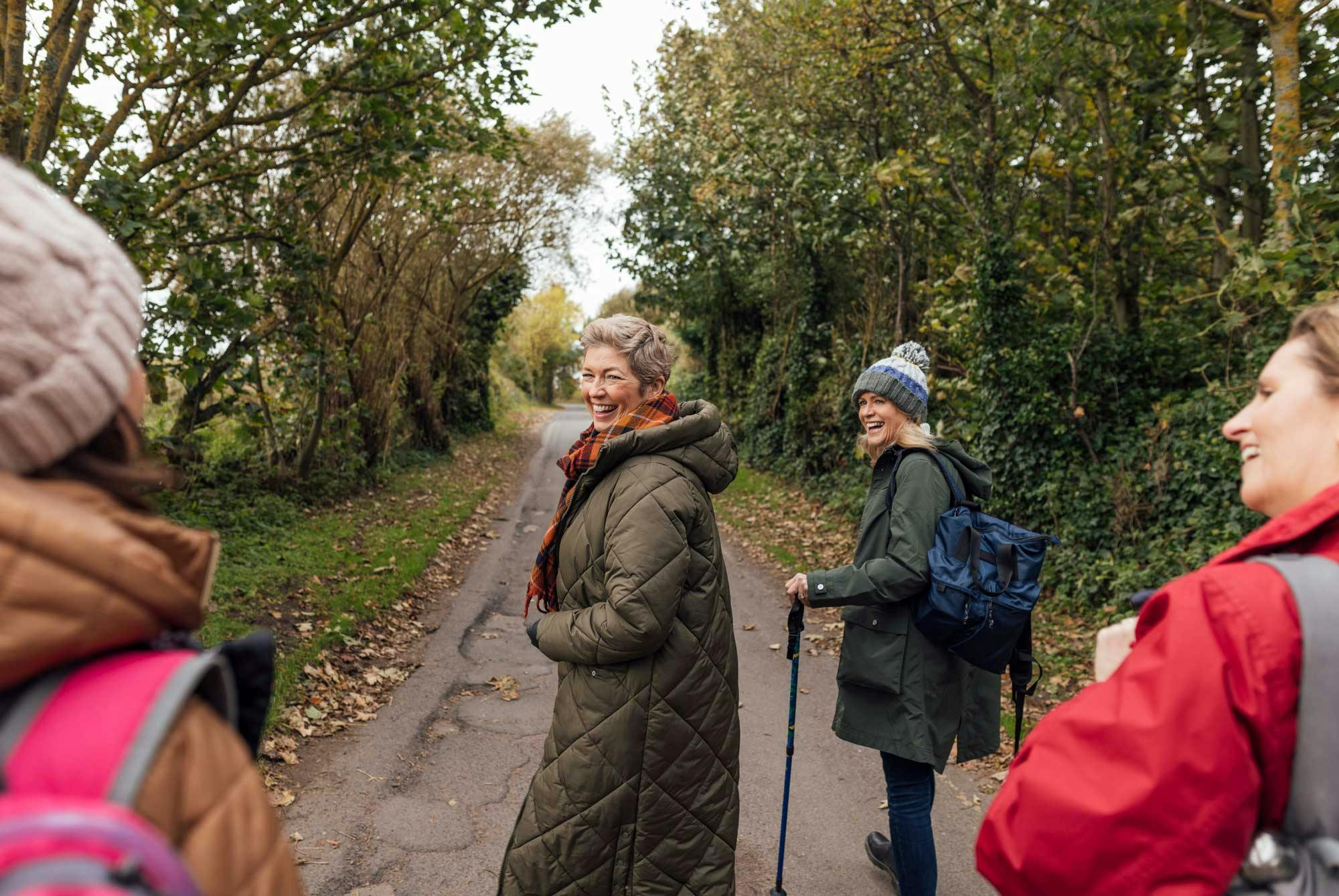 Kvinnor på promenad
