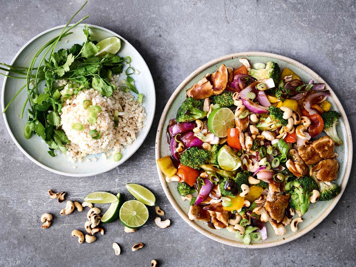 Wokrett med cashewnøtter og grønnsaker