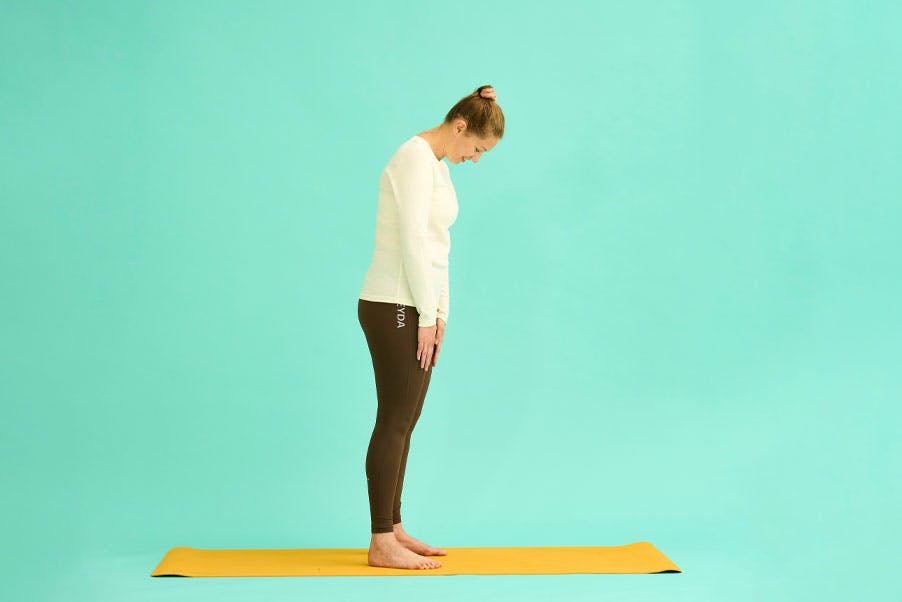 Kvinde laver rygmobilitet