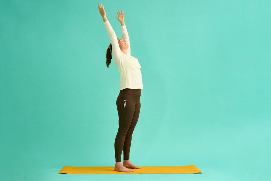 Kvinde laver rygmobilitet