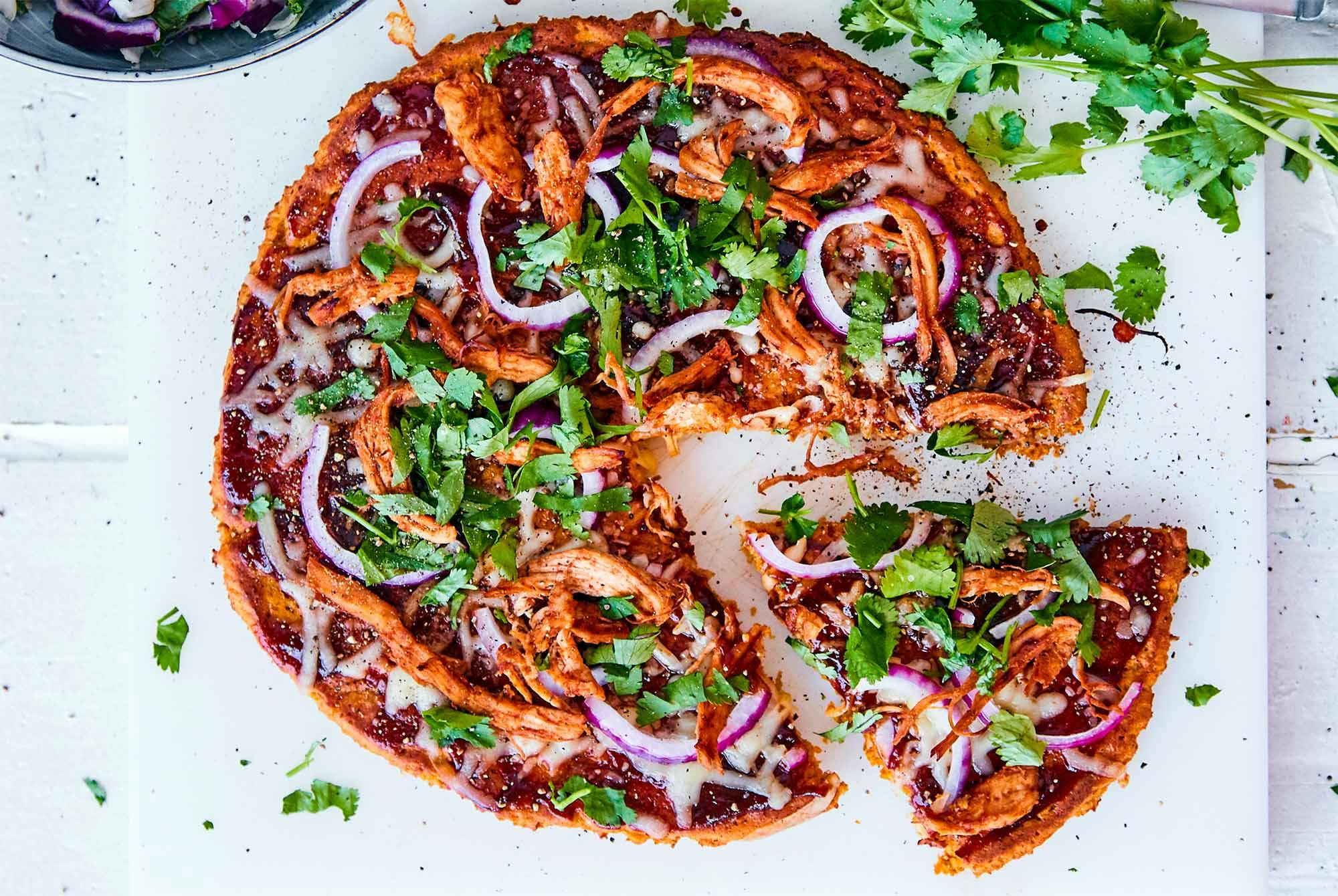 Pizza med kyckling och sötpotatisbotten