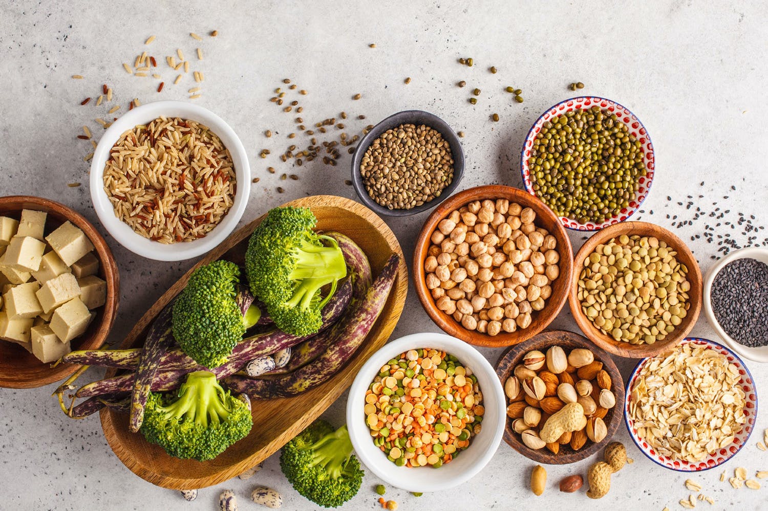 Plantebaserte proteiner som bønner, linser, nøtter og brokkoli