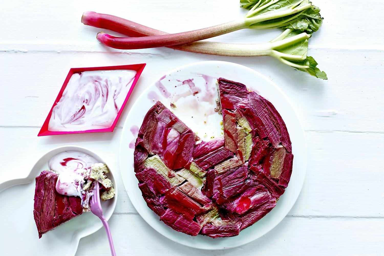 Rabarberkage med skyrcreme