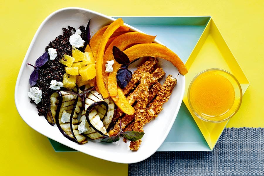 Salat af græskar, quinoa og tofu