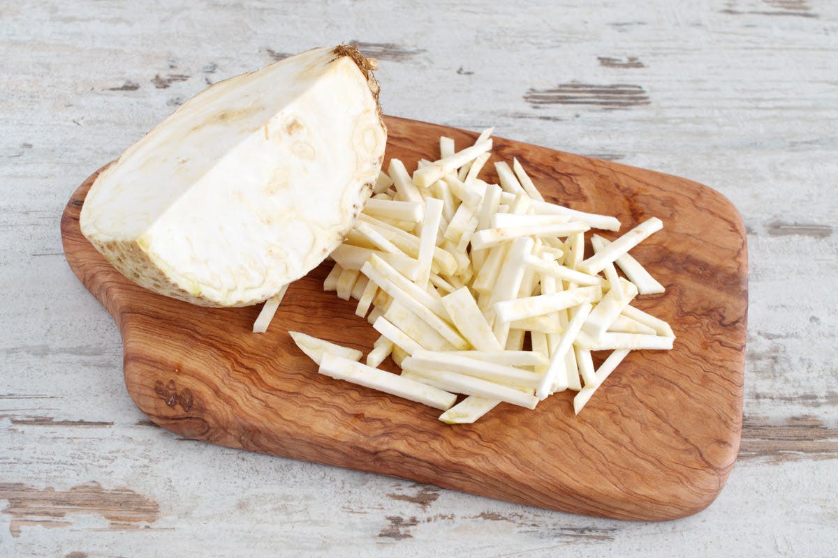 Knoldselleri – skåret i stave til fritter