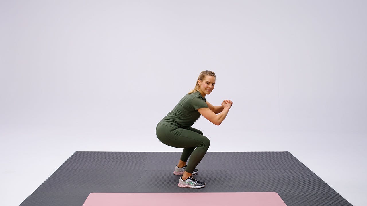 Kvinna tränar styrketräning