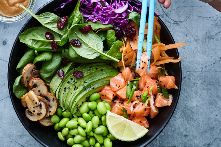 Vegansk salat med tahindressing