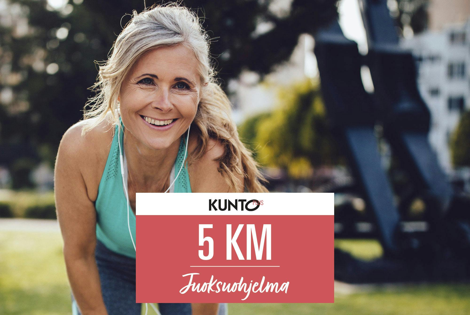 Nainen treenaa jaksaakseen juosta 5 km – 5 km juoksuohjelma – vasta-alkajien juoksuohjelma