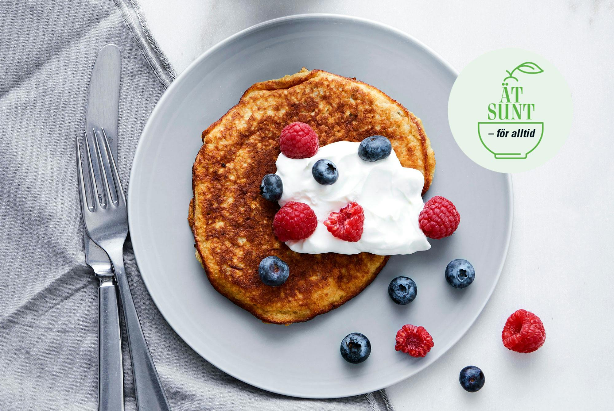 Bananpannkakor med kvarg och bär