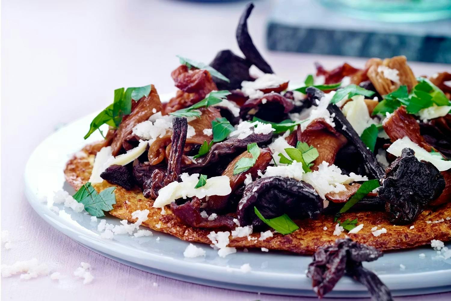 blomkålspizza med svampe