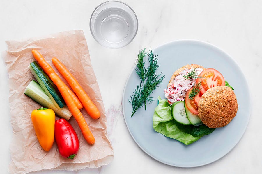 Kukkakaalisämpylät ja tonnikalasalaatti.