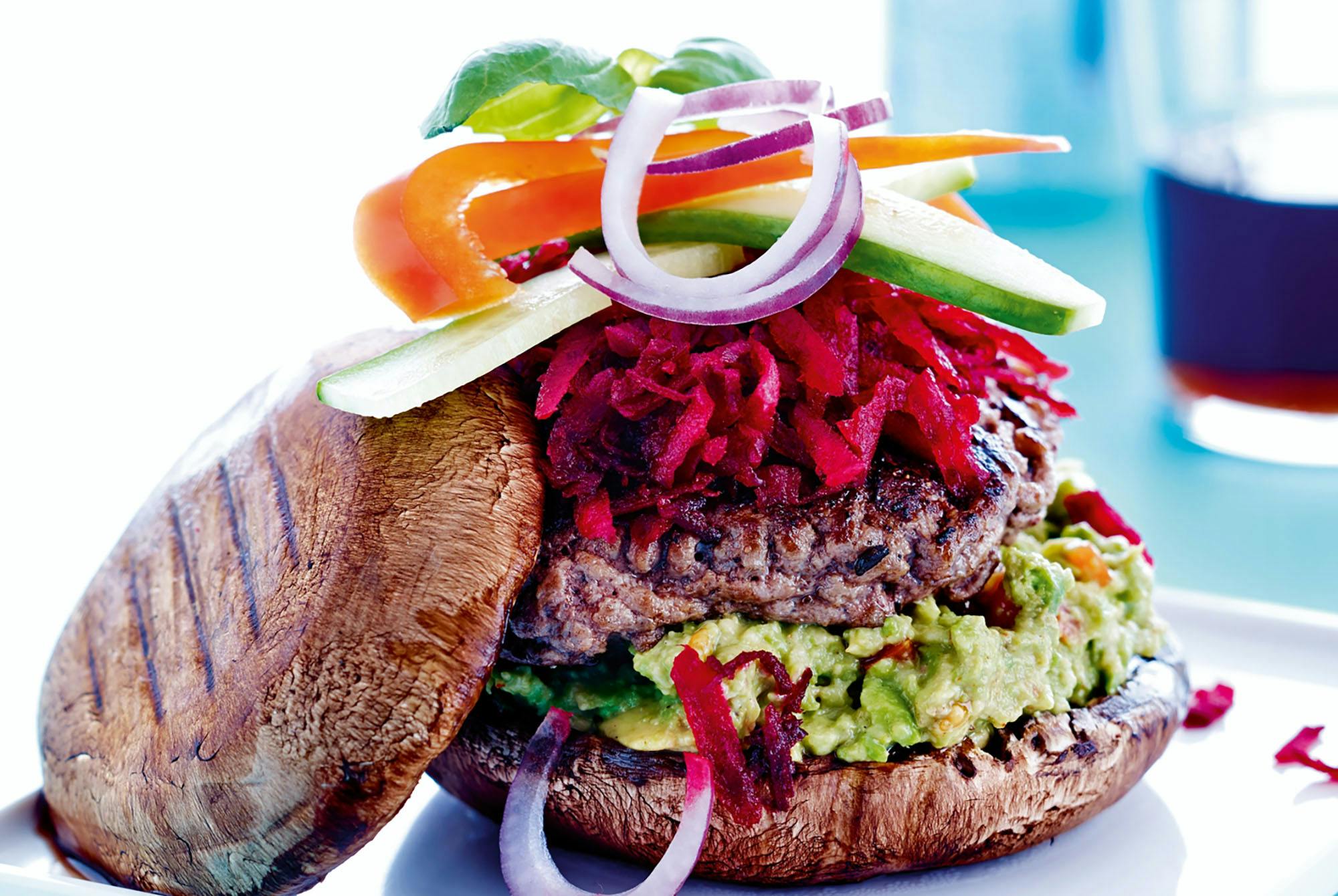 Hjemmelavet burger med portobello-bolle