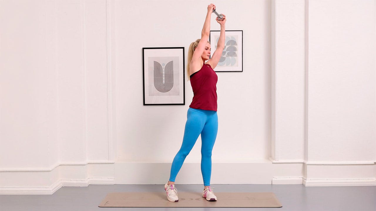 Kvinde laver choppers