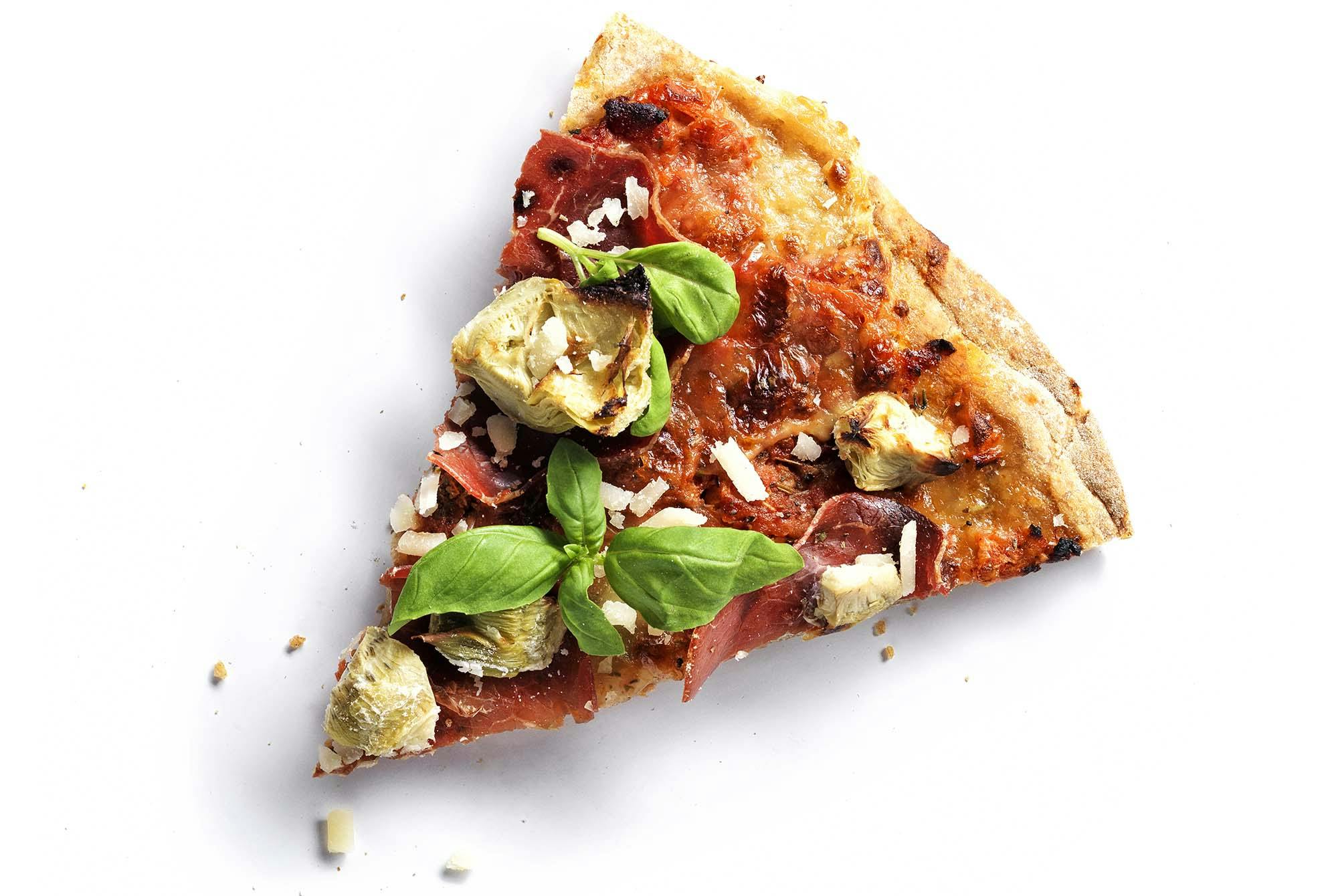 Lägg inte på för mycket fyllning - less is more när det gäller pizza