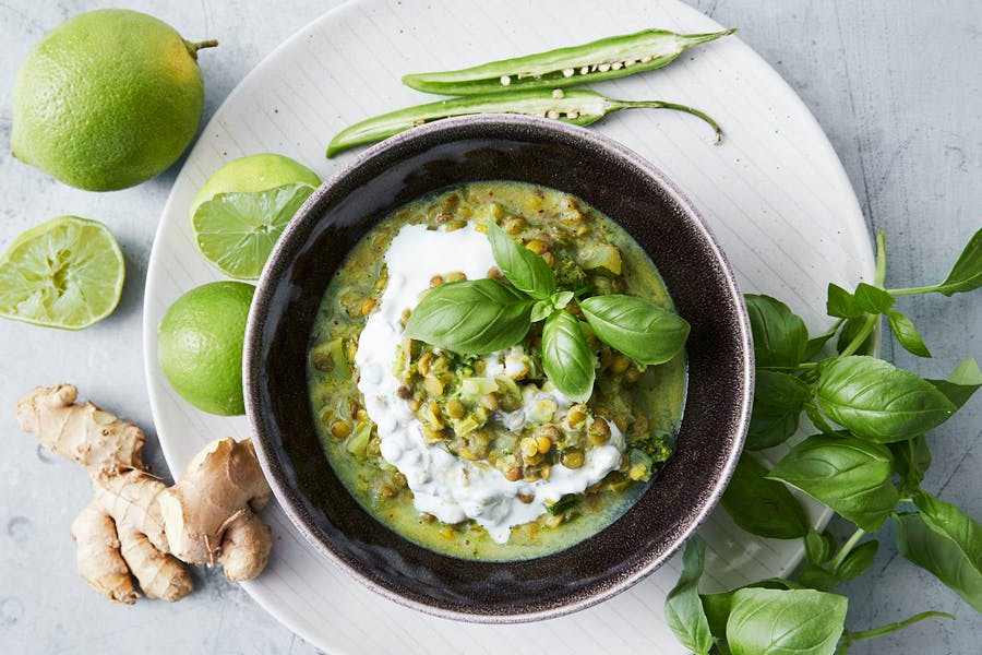 En portion grön daal med broccoli