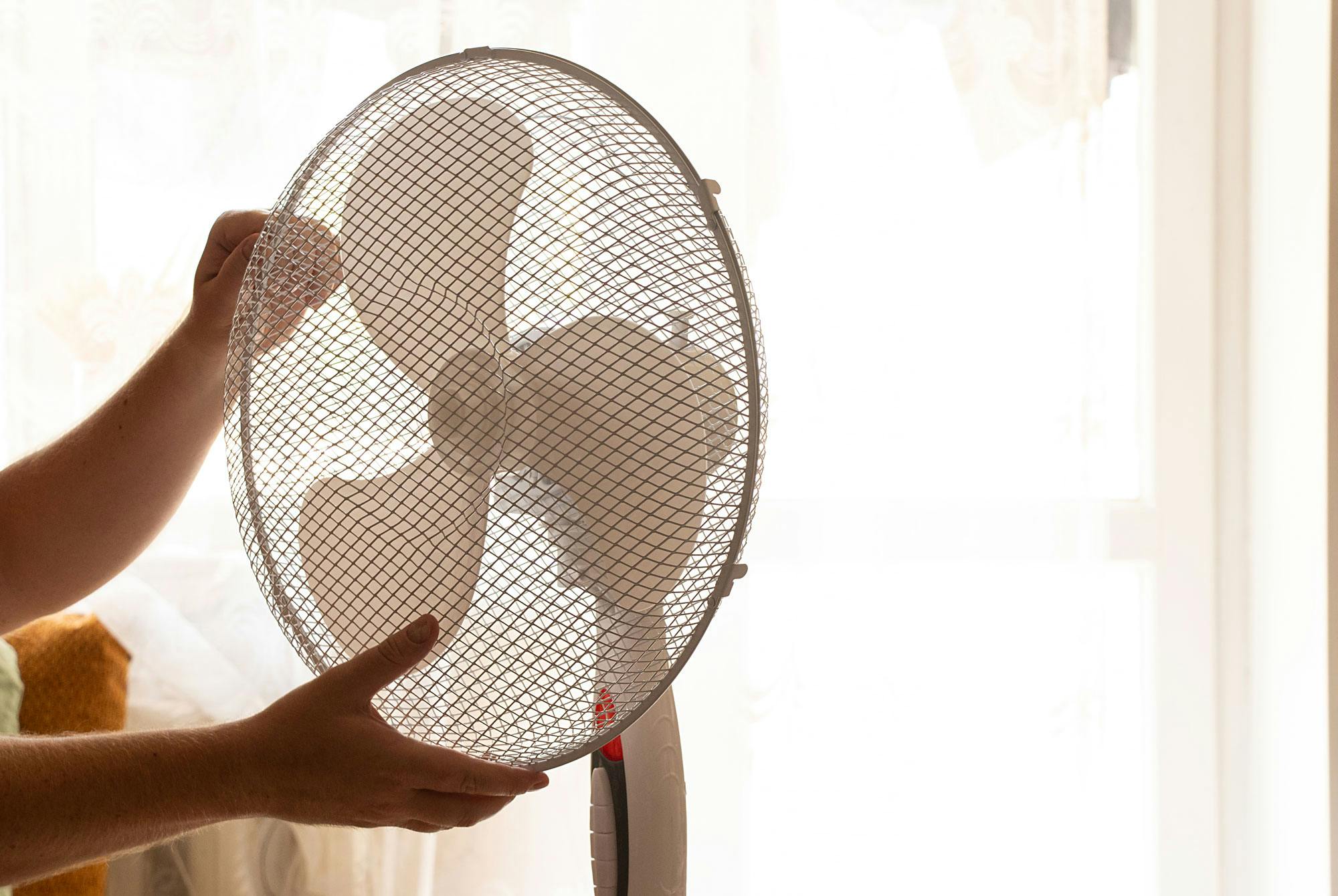 Elektrisk fläkt för att hjälpa till med nattliga svettningar