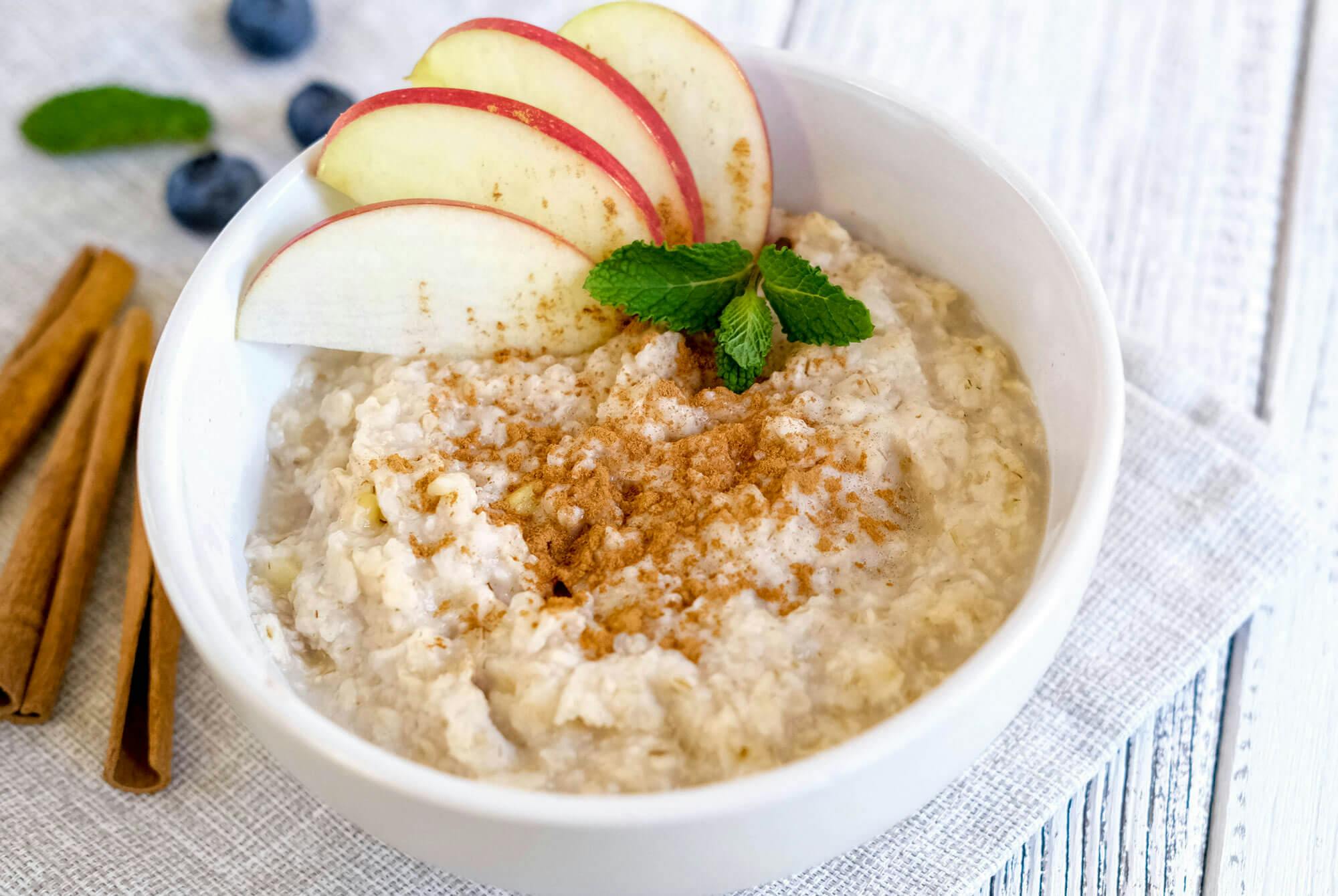 Gröt med kanel och äpple