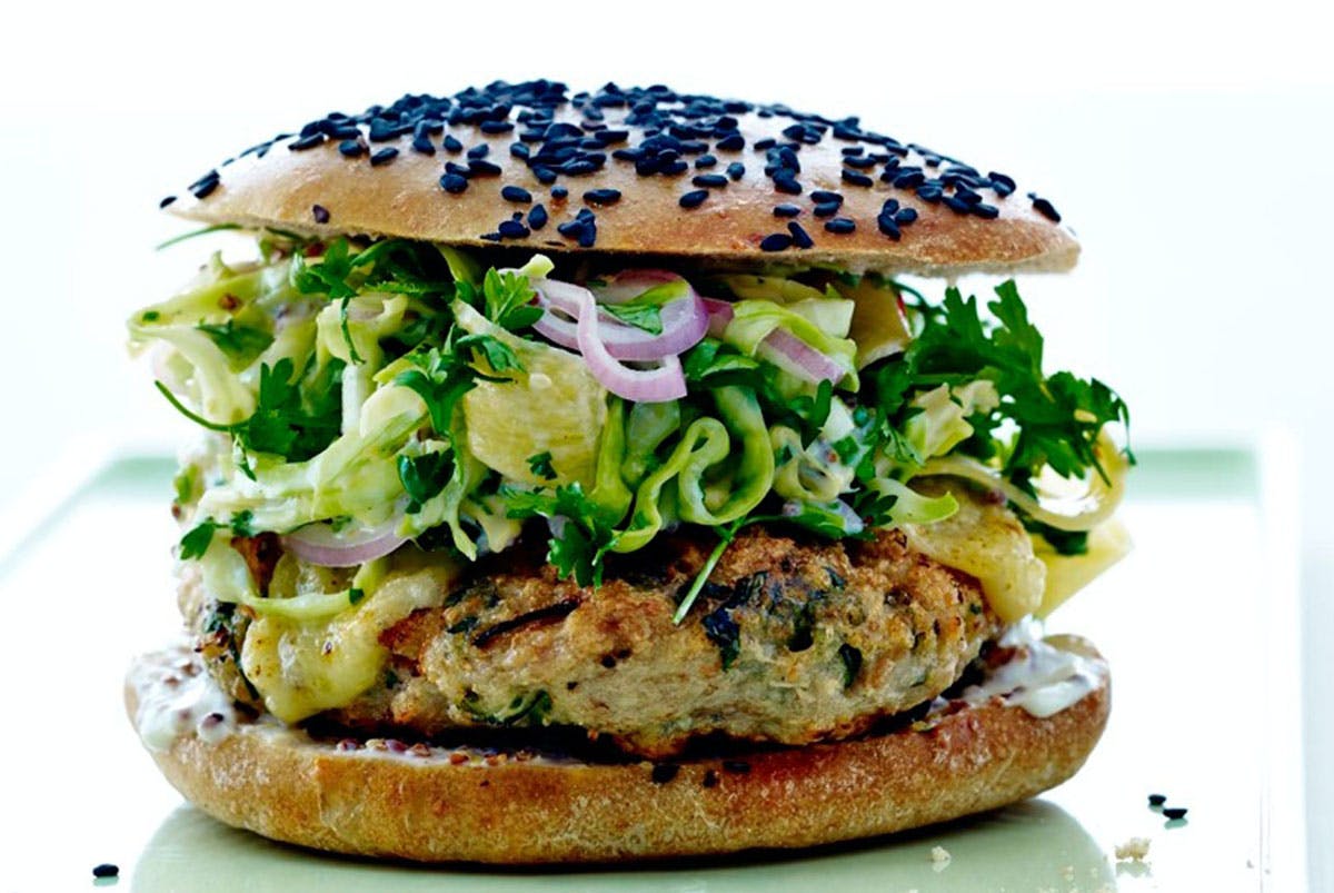 Hjemmelavet burger-bolle med spelt