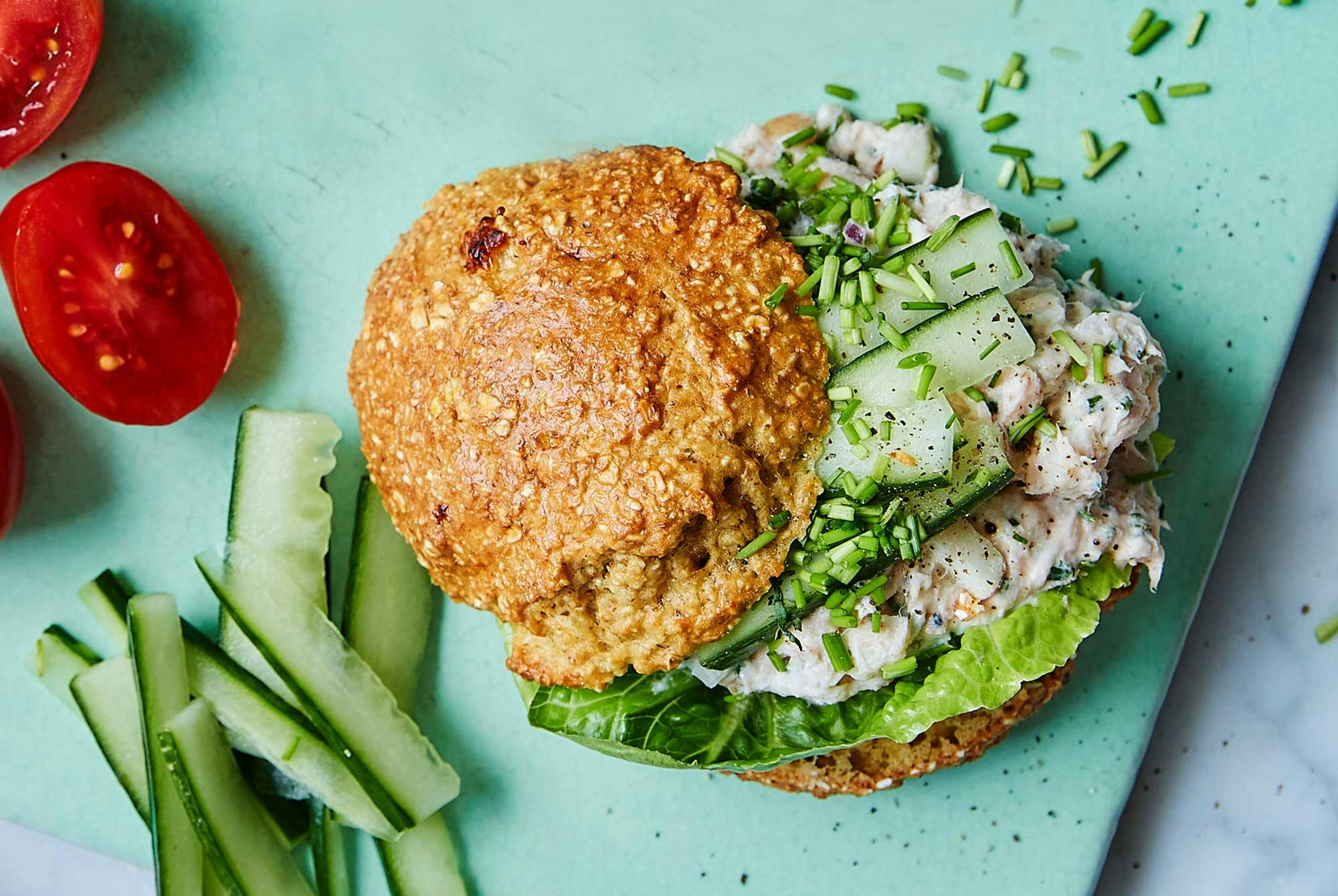 Jauhottomat raejuustosämpylät.