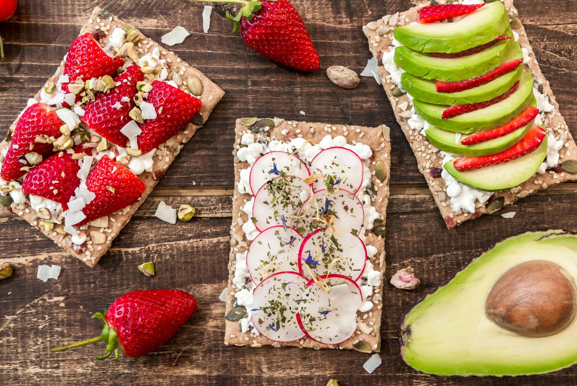 recept på keso med knäckebröd och avokado