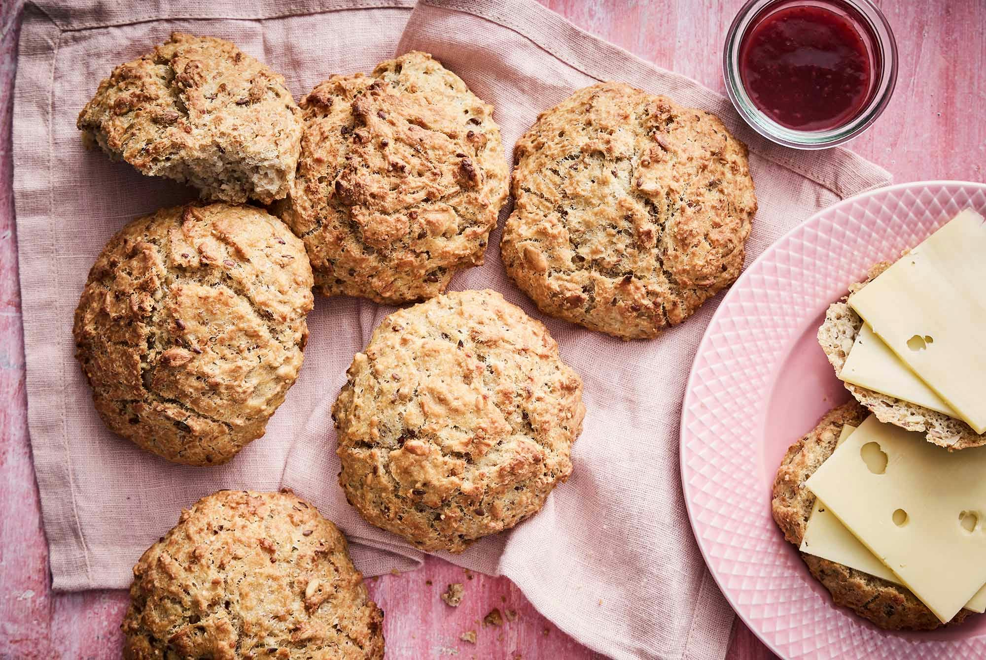 havregrynsboller på bord