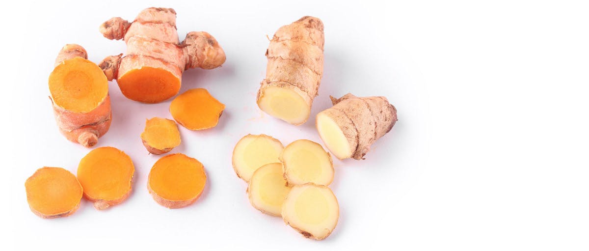 Kurkuma sopii täydellisesti terveelliseen inkiväärishottiin, kurkumajuuri.