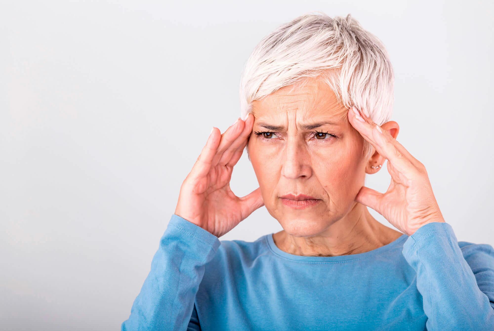 kvinde med hukommelsesbesvær som et stress-symptom