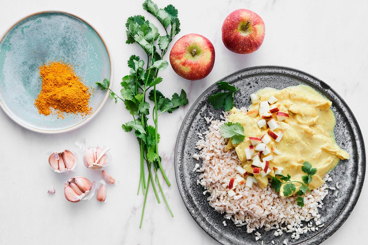 Broilericurry ja kukkakaaliriisiä.