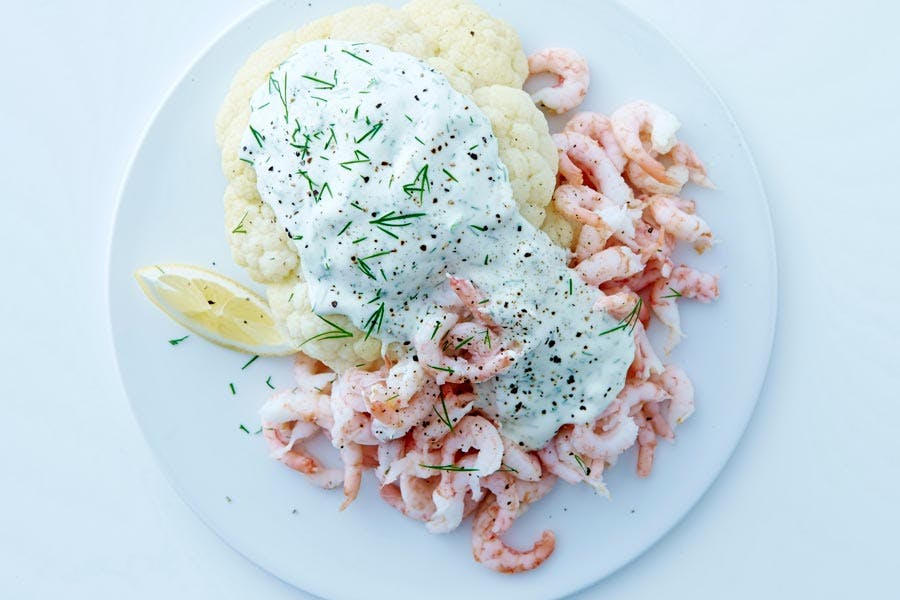 Kukkakaalia ja katkarapuja.