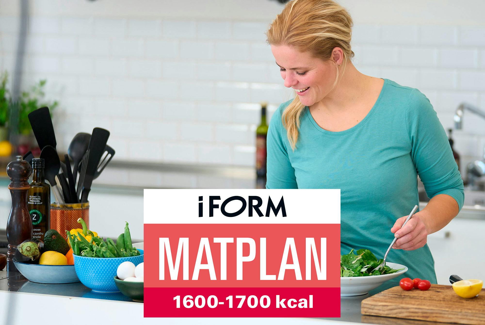 Kvinne blander salat til I FORMs Matplan 1600-1700 kcal