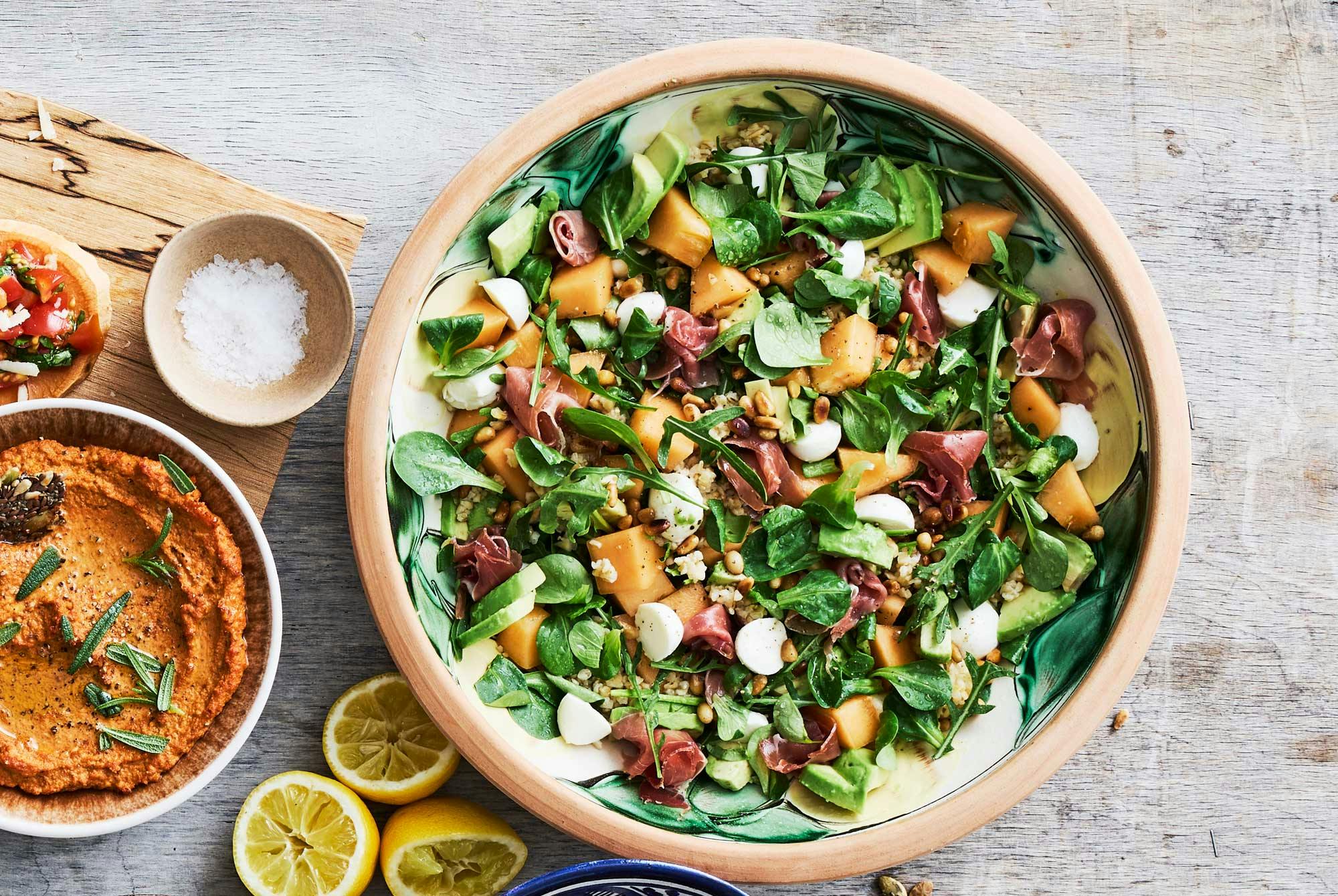 cantaloupe-prosciutto-salaatti