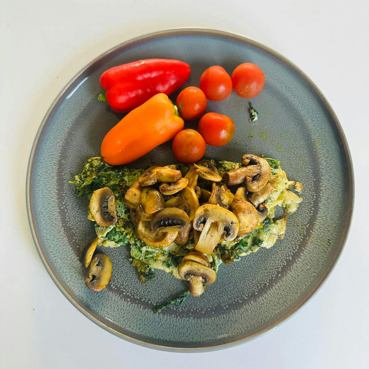 spinatomelet med champignoner