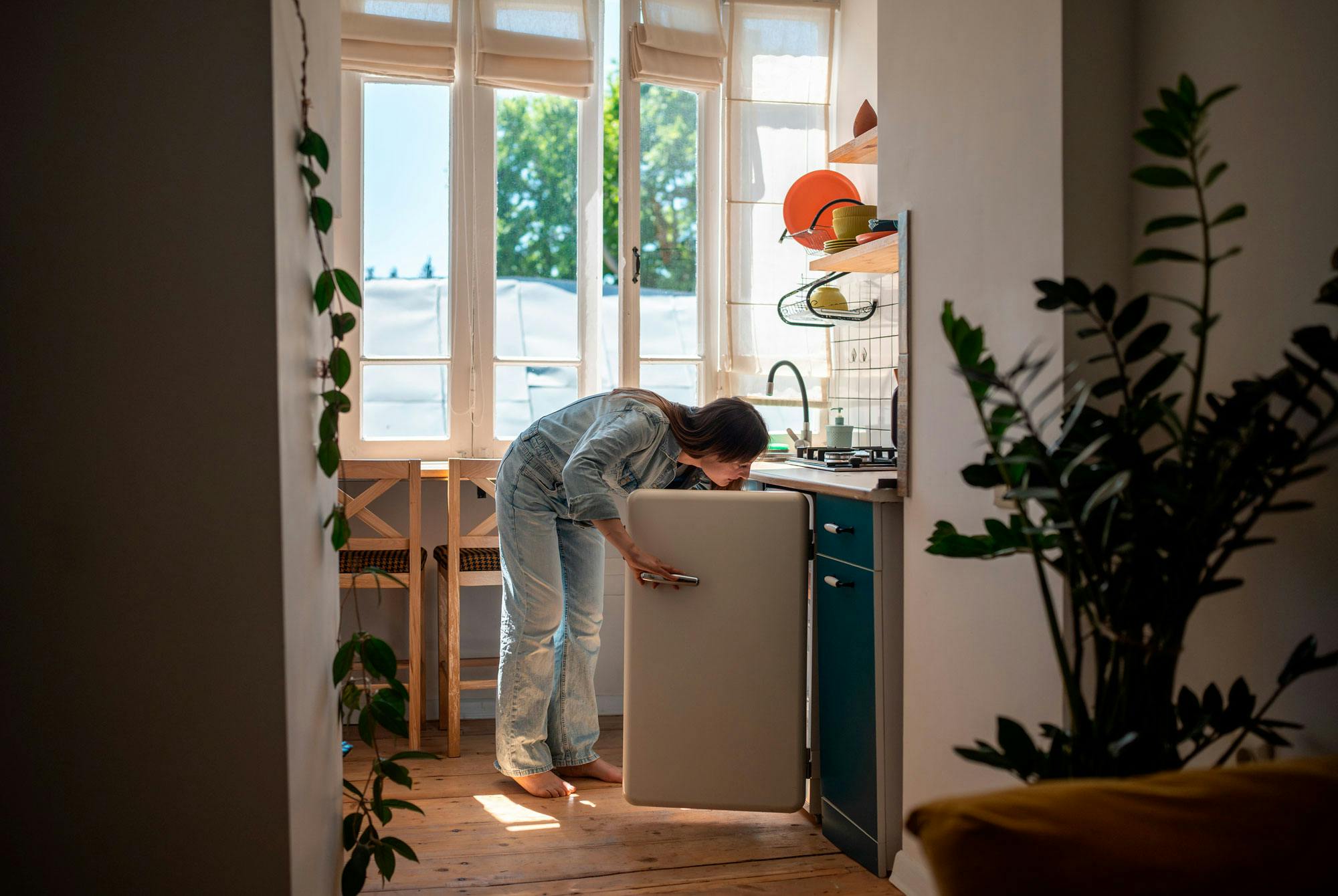 Nainen jaksottaisessa paastossa nälkä.