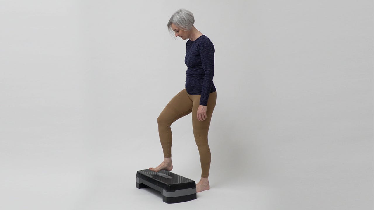 Kvinne som trener med artrose