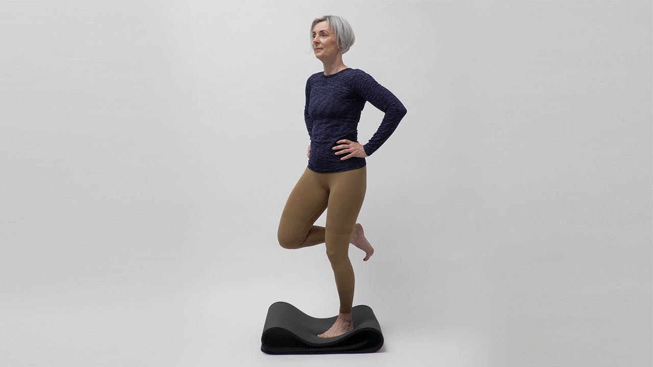 Kvinne som trener med artrose