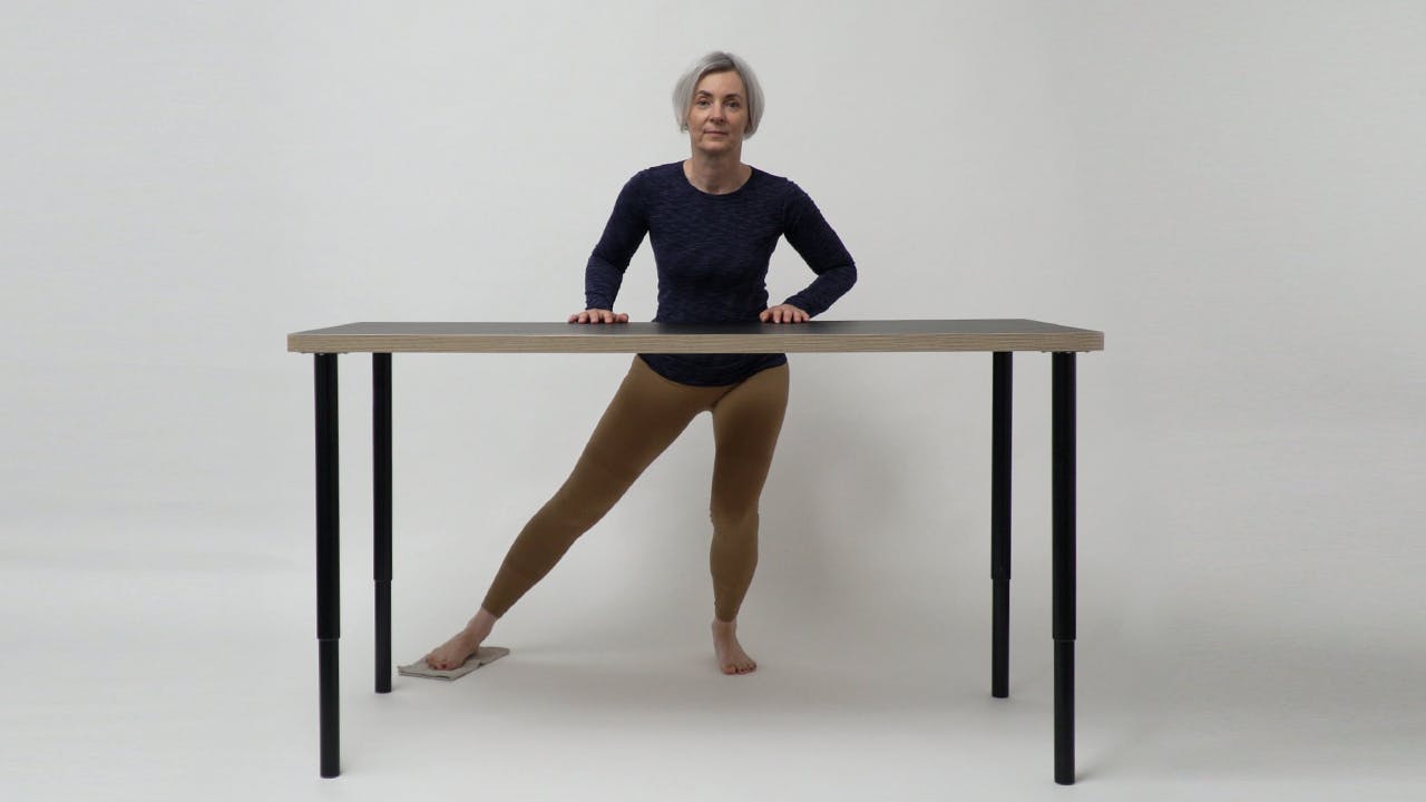 Kvinne som trener med artrose