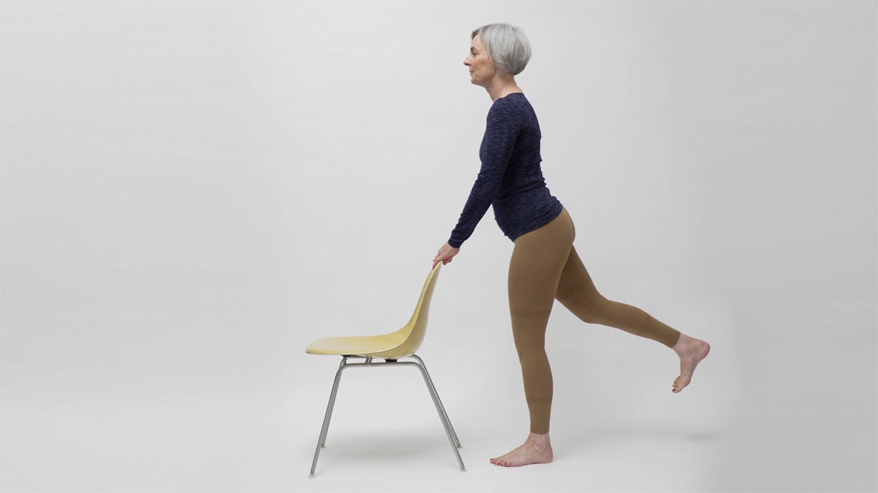 Kvinne som trener med artrose