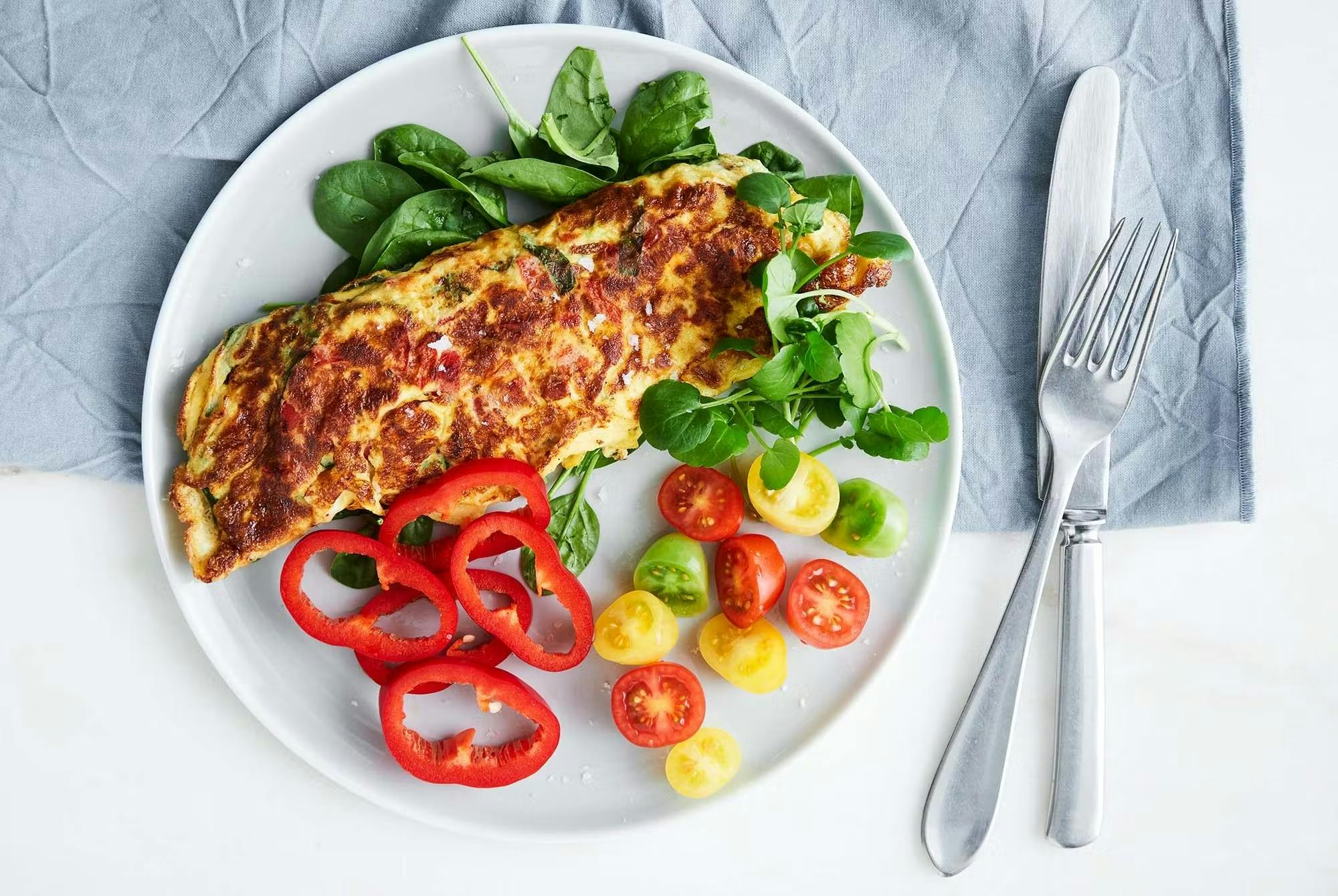 Pinaatti-tomaattimunakas.