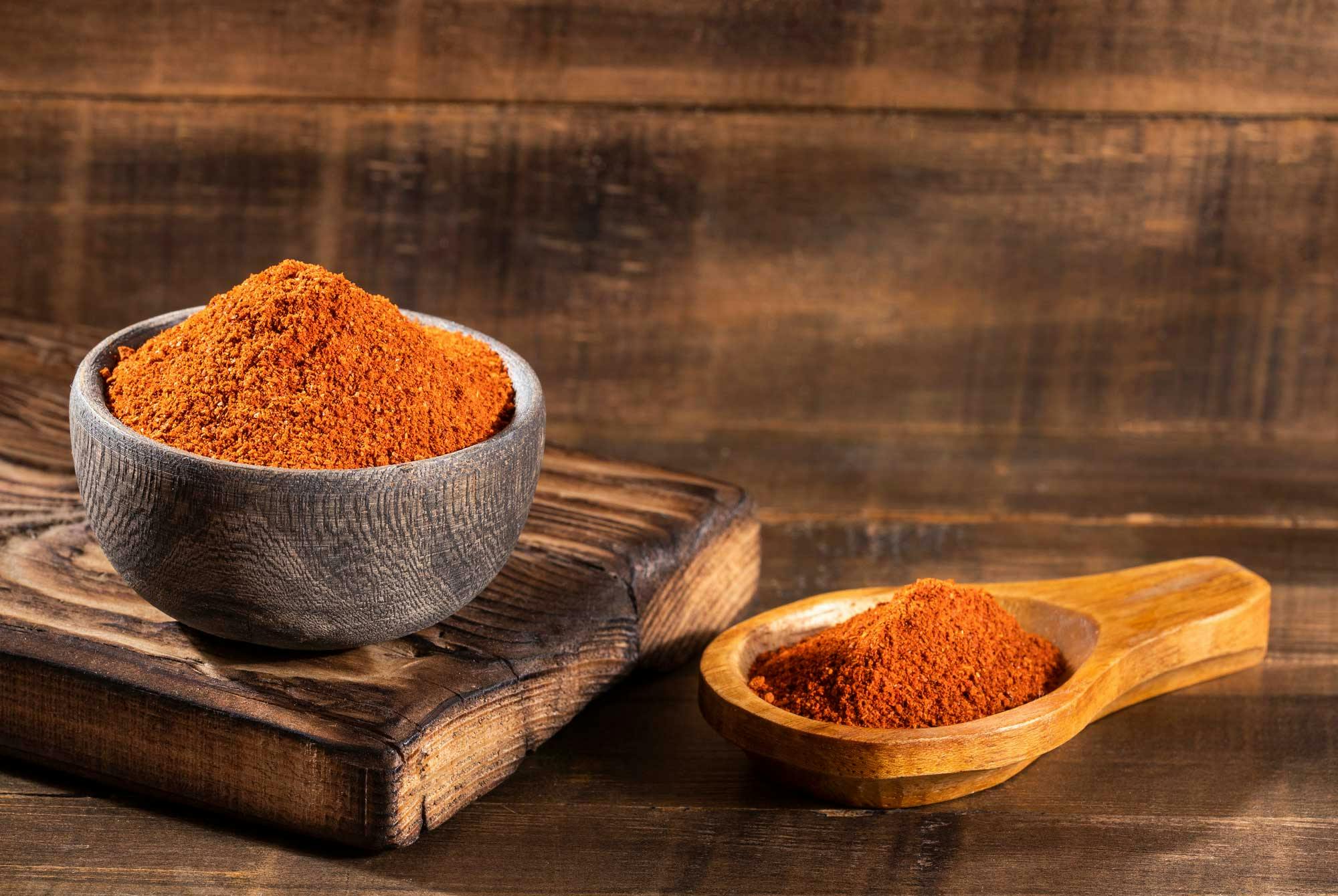 paprika-pulver i en skål