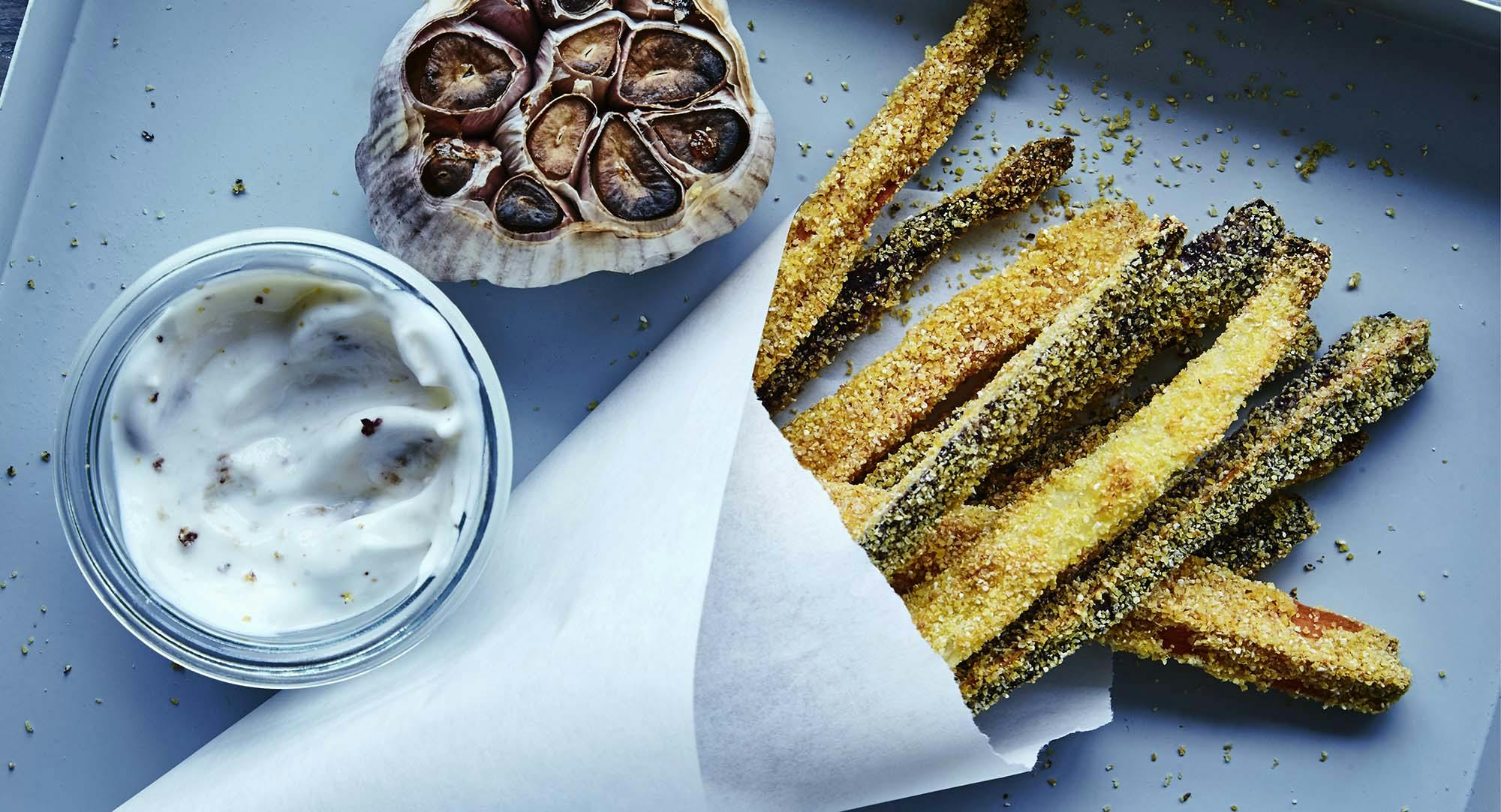 Gulerodsfritter med parmesan og aioli.