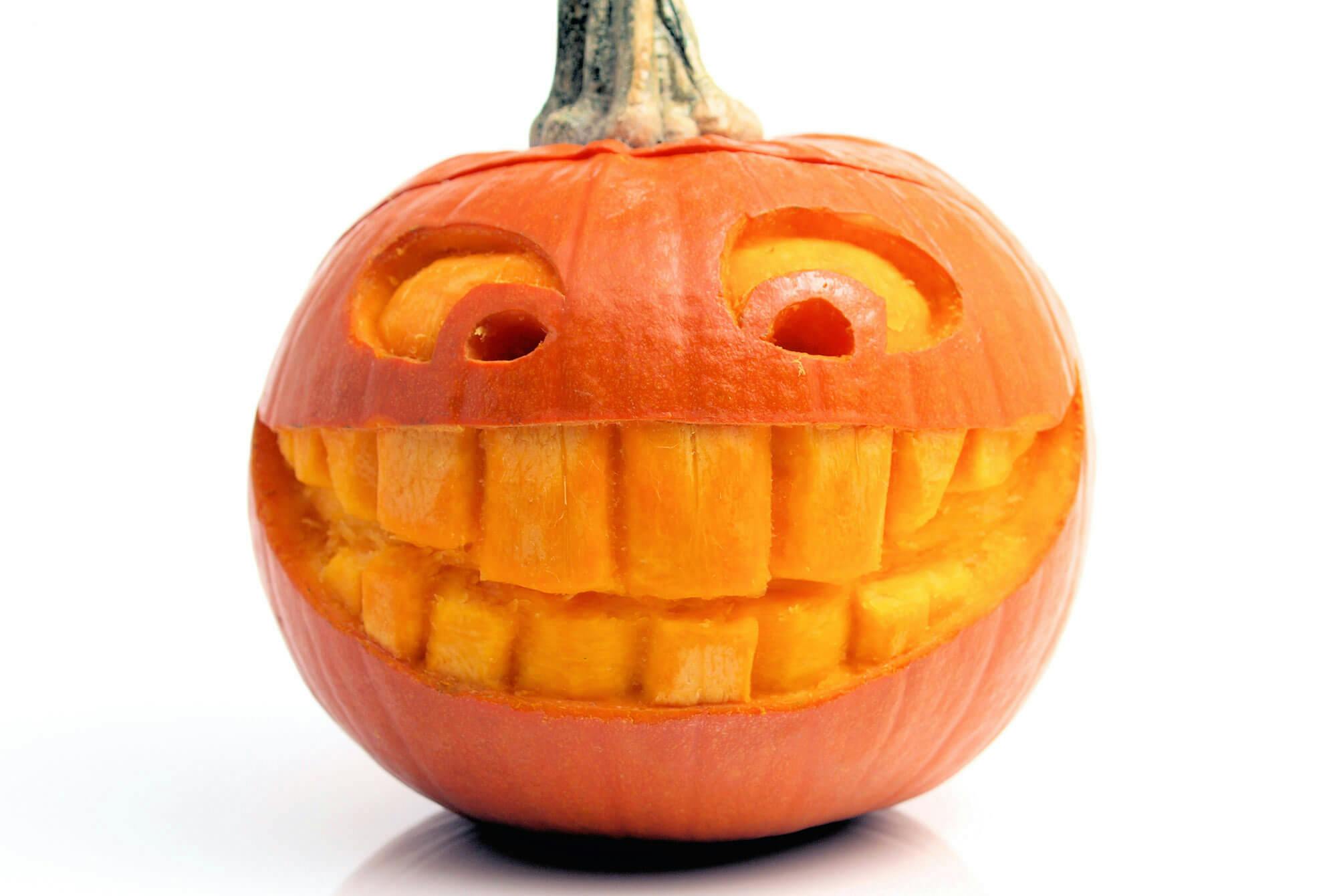 Gresskarutskjæring - Halloween-gresskar med store tenner