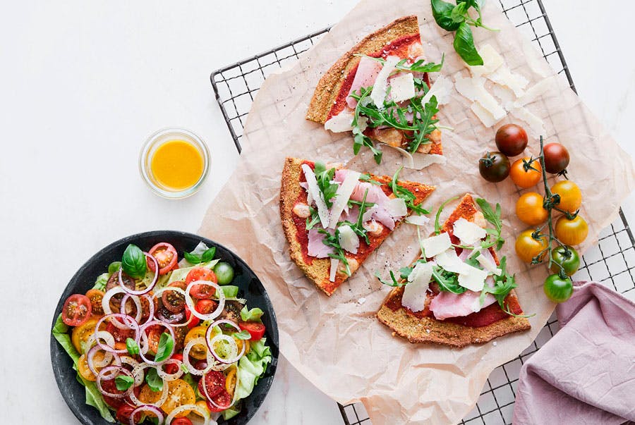 Ruokavalio, päivällinen – Kinkkupitsa parsakaalipohjalla