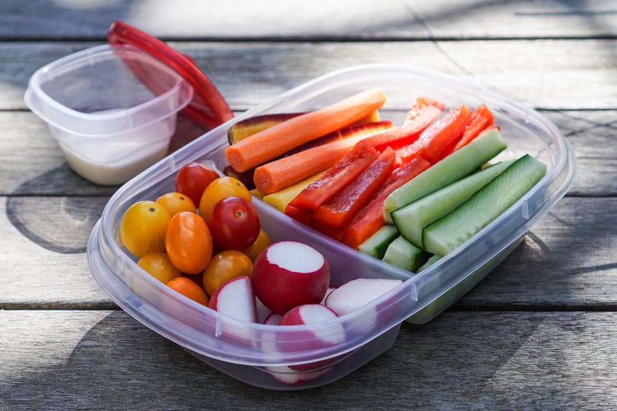 Snack-grøntsager i bøtte