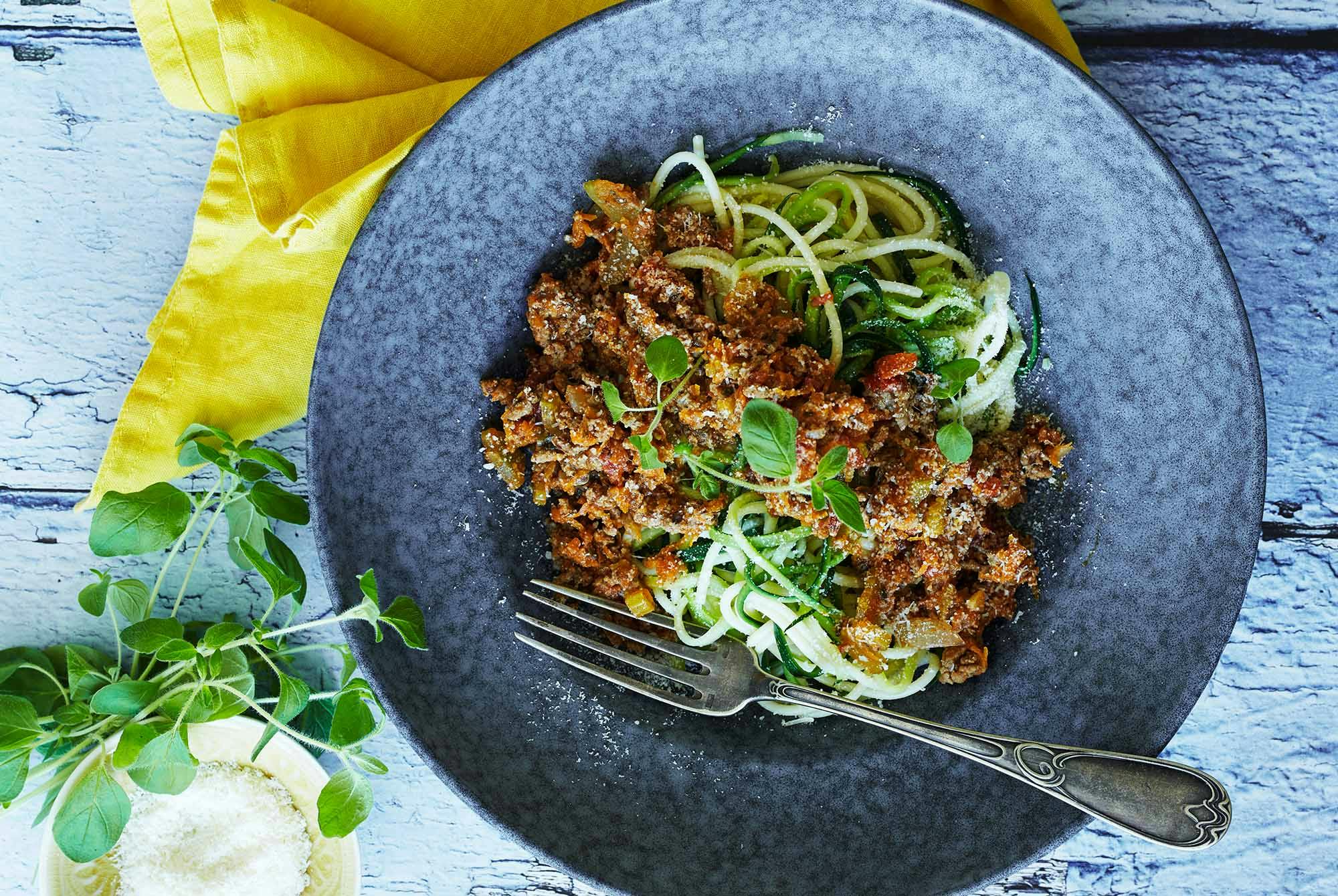 squash-spaghetti og kødsovs