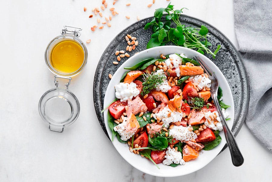 Ruokavalio, lounas – Savulohta ja pinaattisalaattia