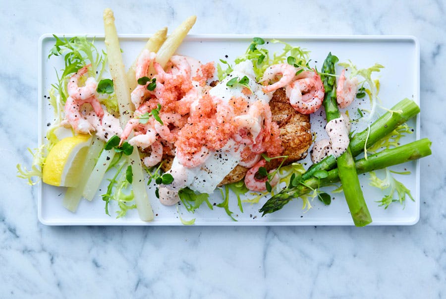 Stjerneskud med rejer, asparges og rogn