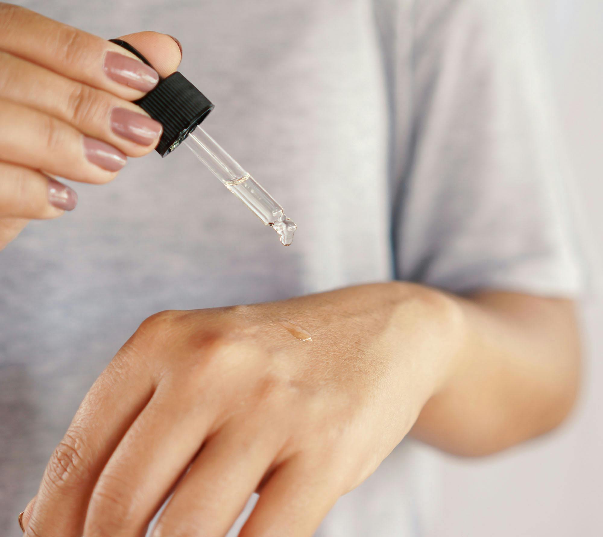 Test av nya produkter på handen