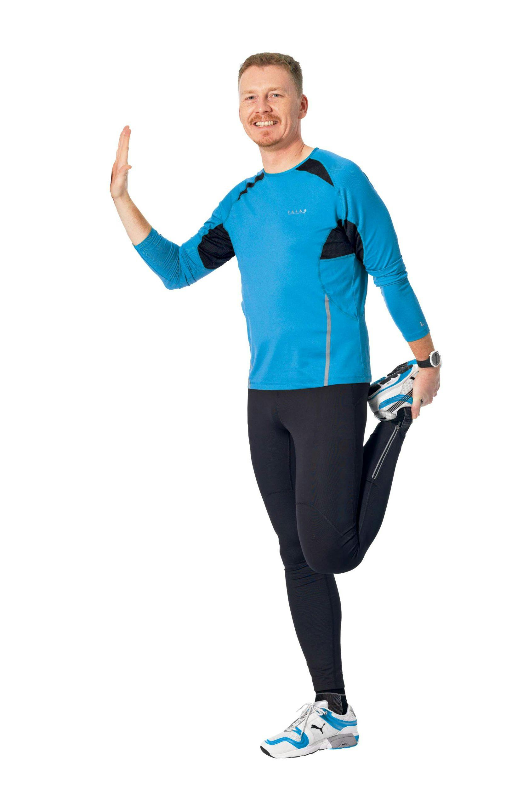 Mand strækker ud i de forreste lårmuskler