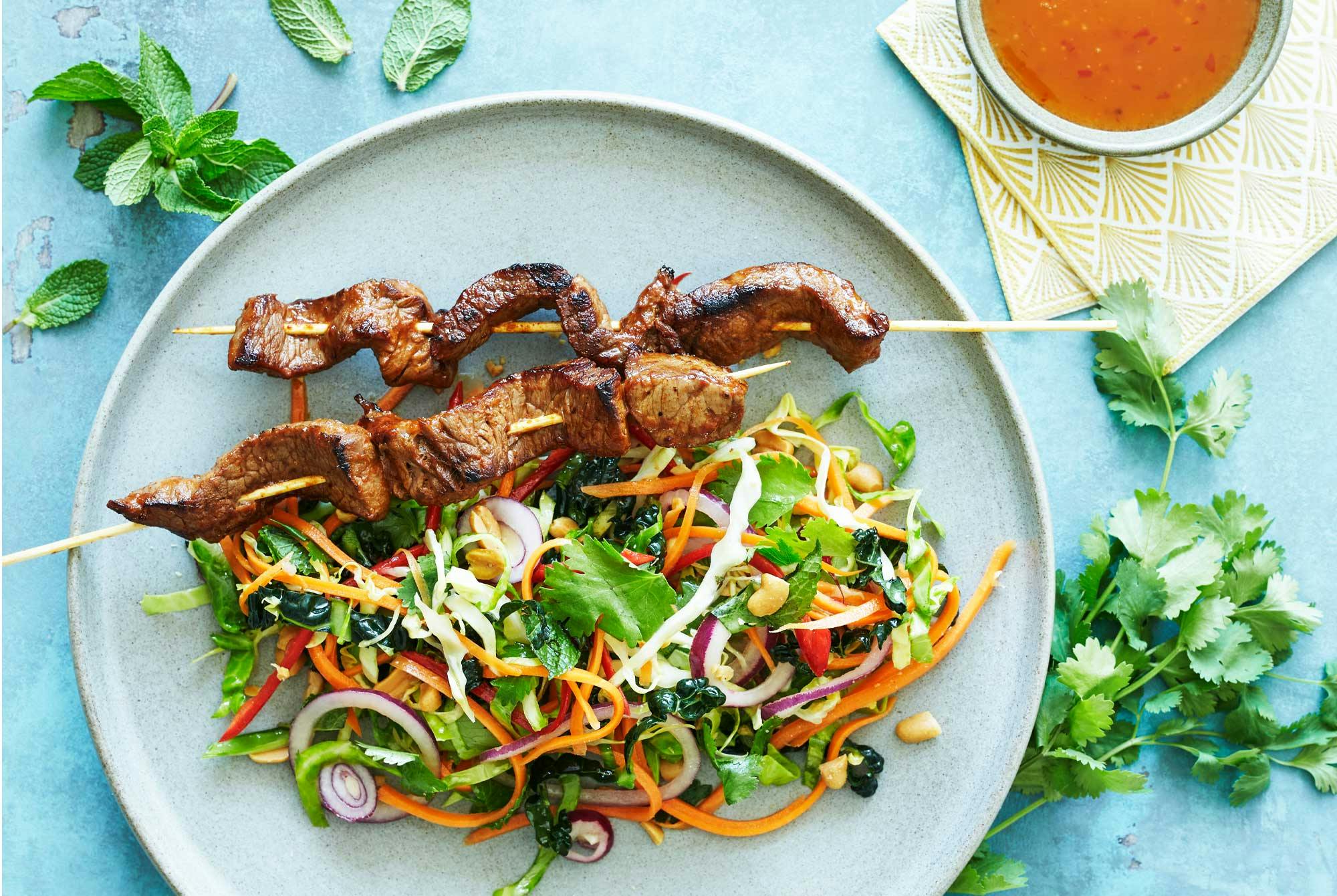 Köttspett och sallad