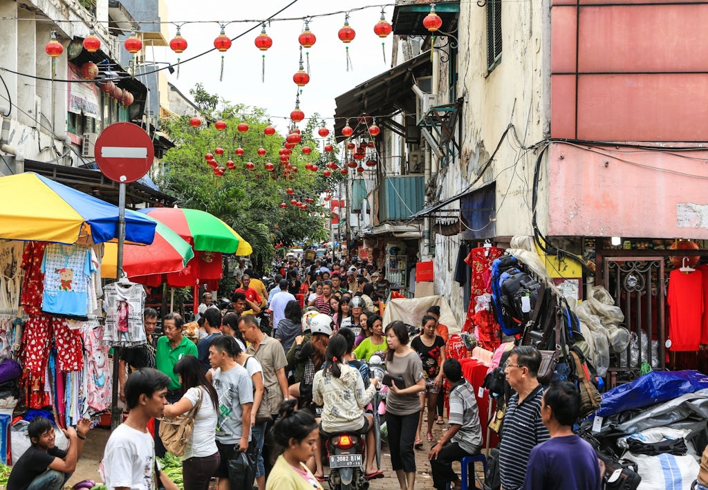 Meest gesproken talen ter wereld – Indonesisch Mensen op straat in Jakarta